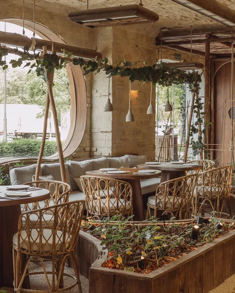 Interior of Begin Harvest restaurant