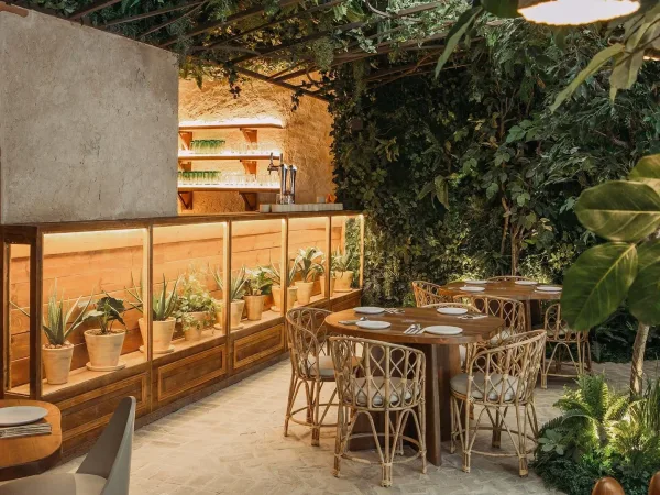 Interior of Begin Greenhouse restaurant