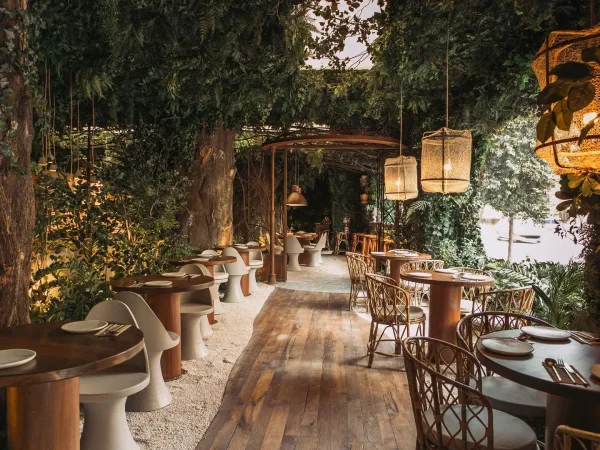 Interior of Begin Greenhouse restaurant