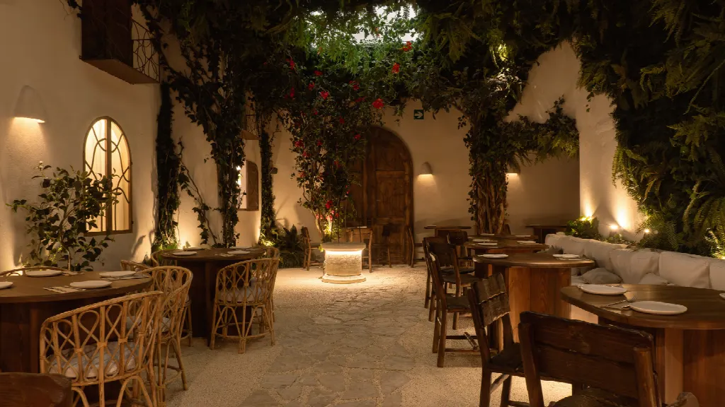 Zona interior del restaurante Begin Jardín Secreto